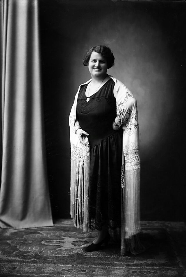Figura di donna in studio