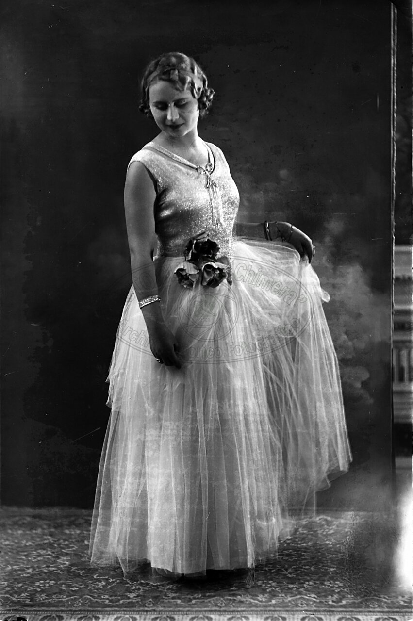 Figura di donna in studio