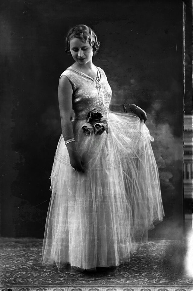 Figura di donna in studio