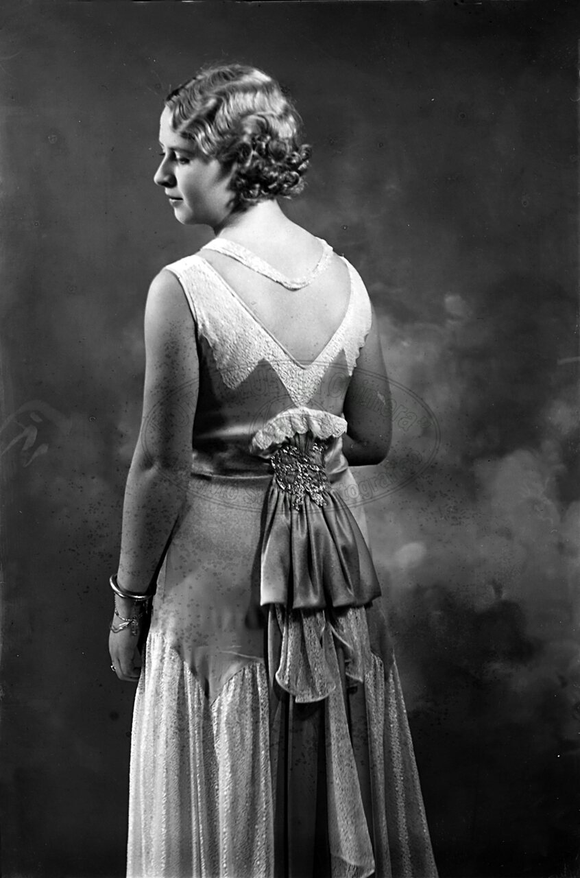 Figura di donna in studio