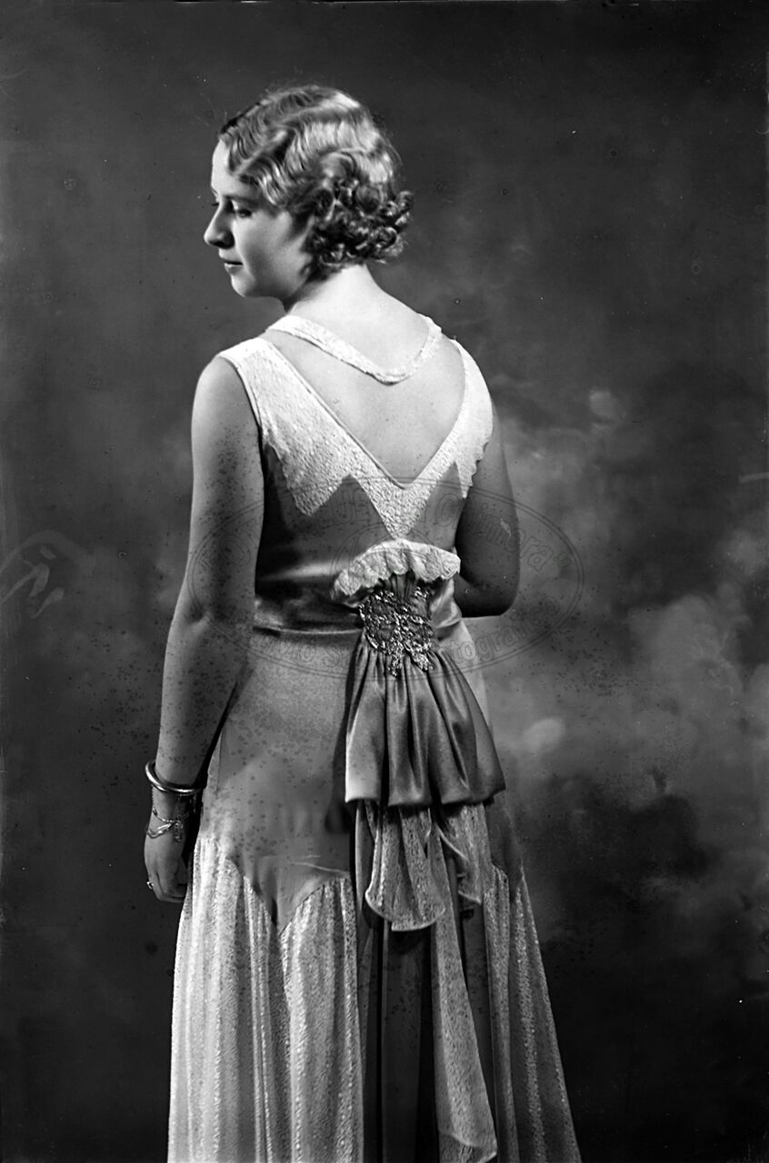 Figura di donna in studio
