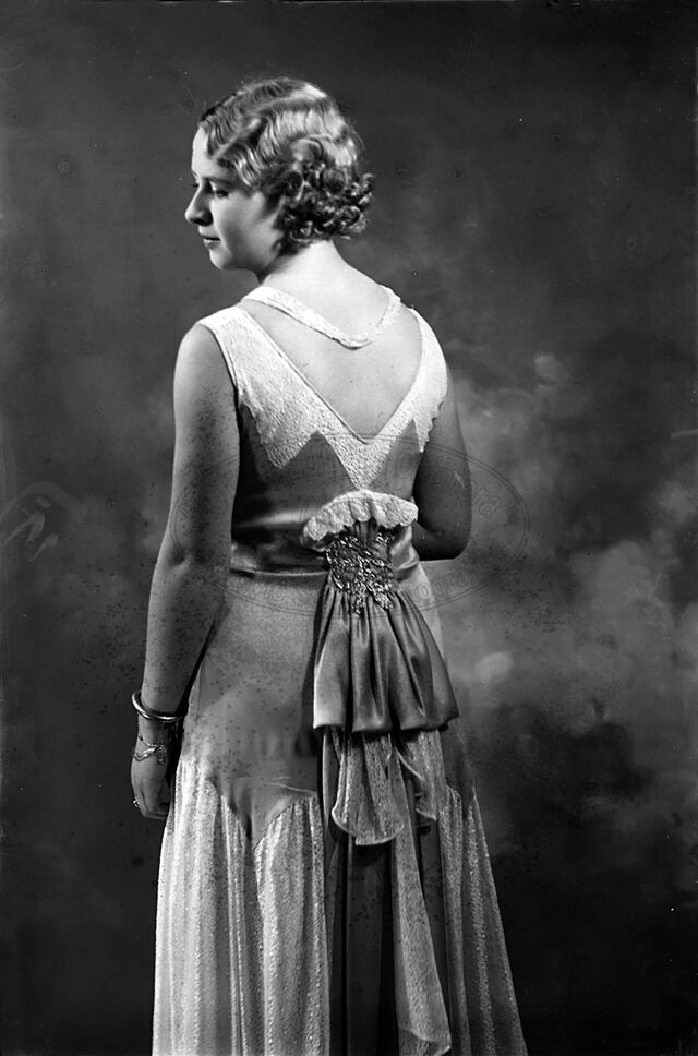 Figura di donna in studio