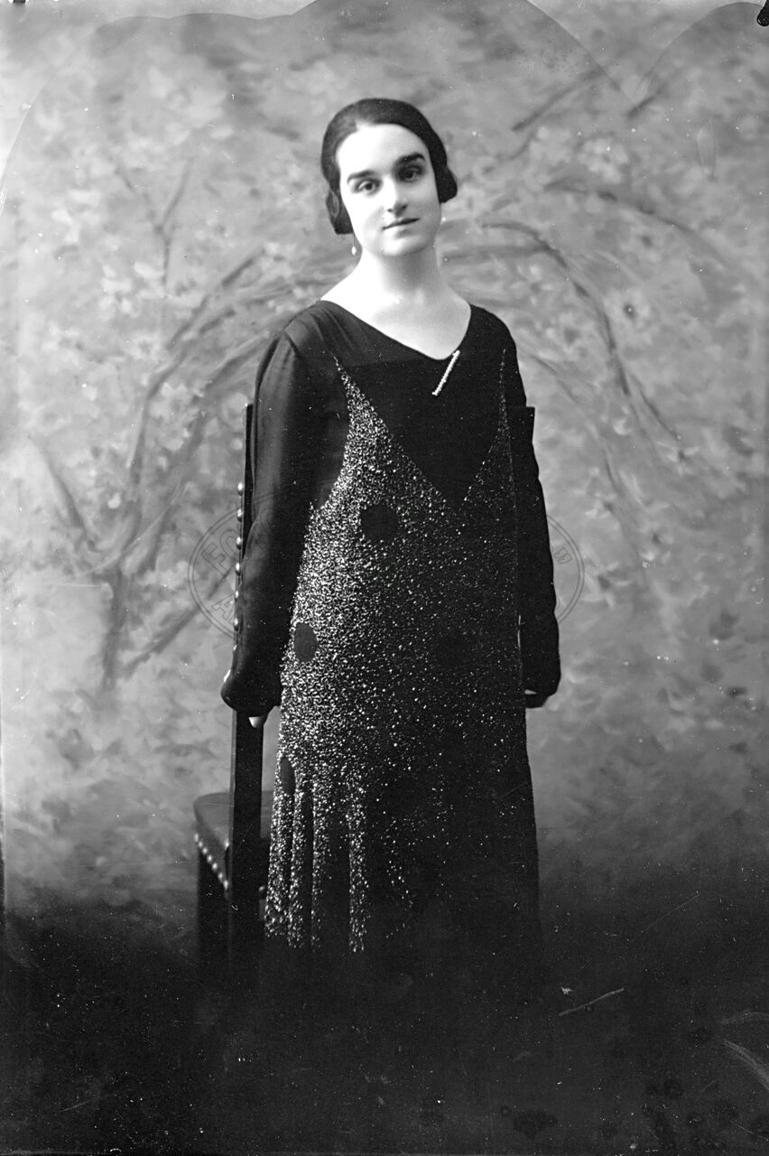 Figura di donna in studio
