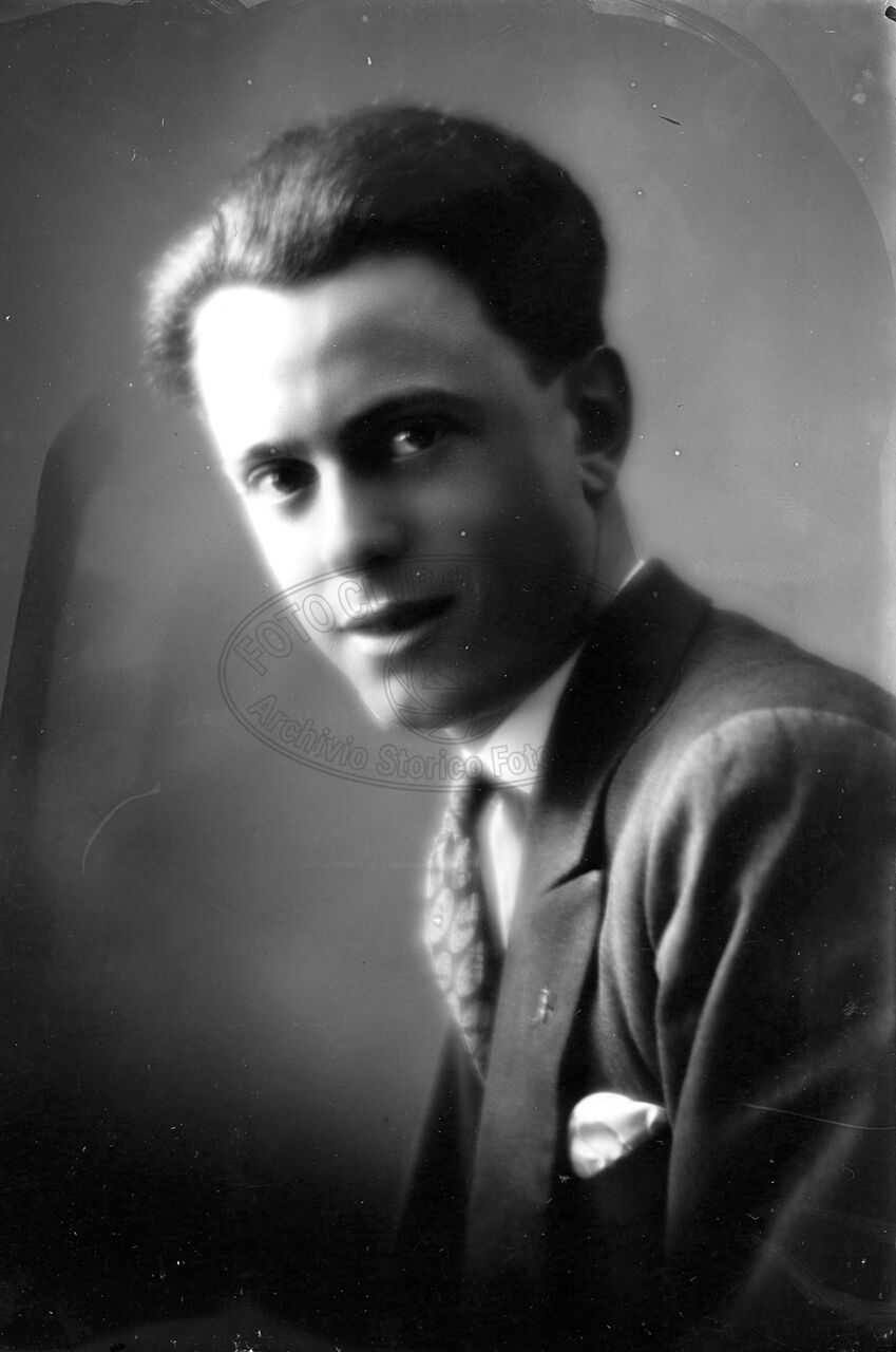 Ritratto di uomo in studio