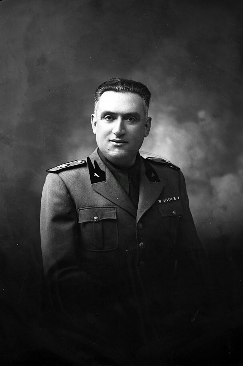 Ritratto di uomo in studio
