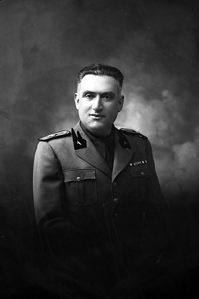 Ritratto di uomo in studio