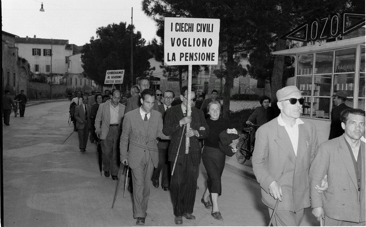 Corteo di ciechi civili