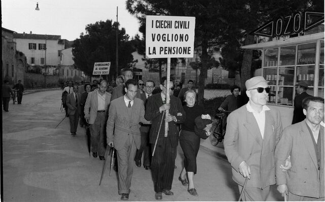 Corteo di ciechi civili