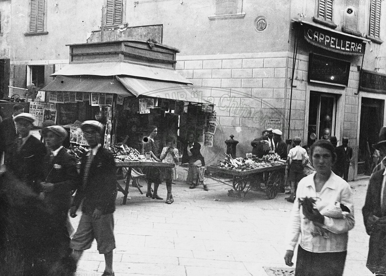 Bancarelle in Piazza S. Michele
