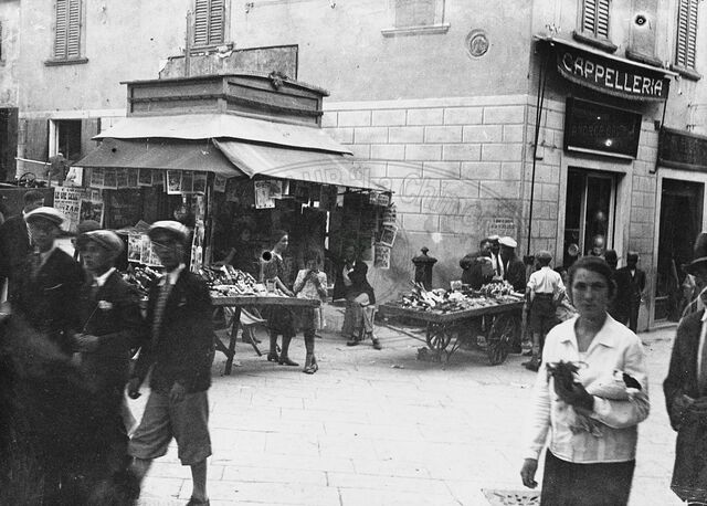 Bancarelle in Piazza S. Michele