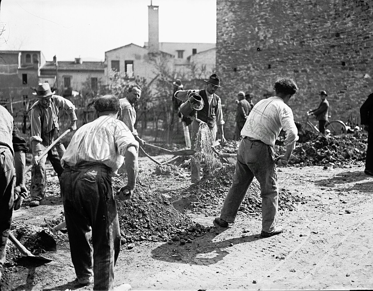 Stradini al lavoro