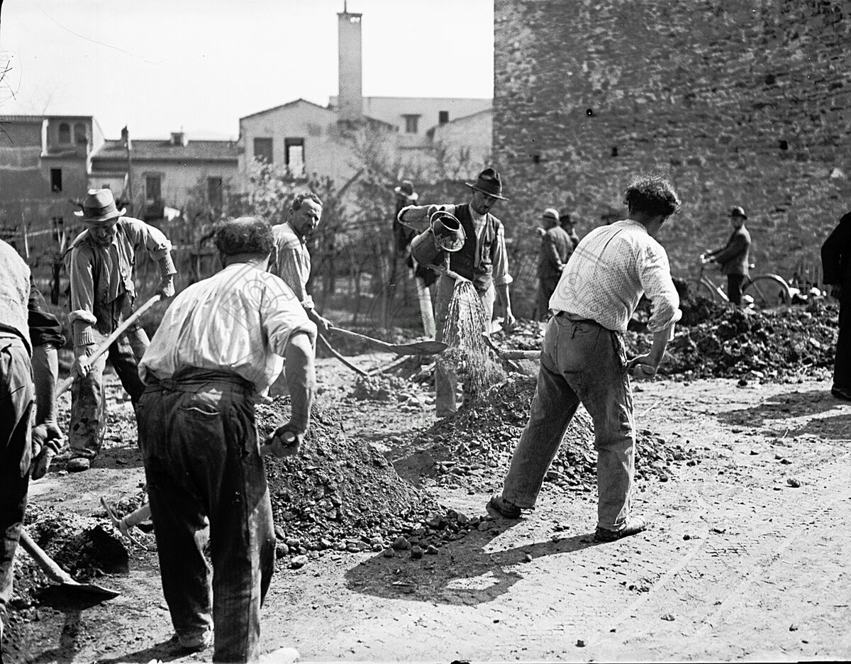 Stradini al lavoro