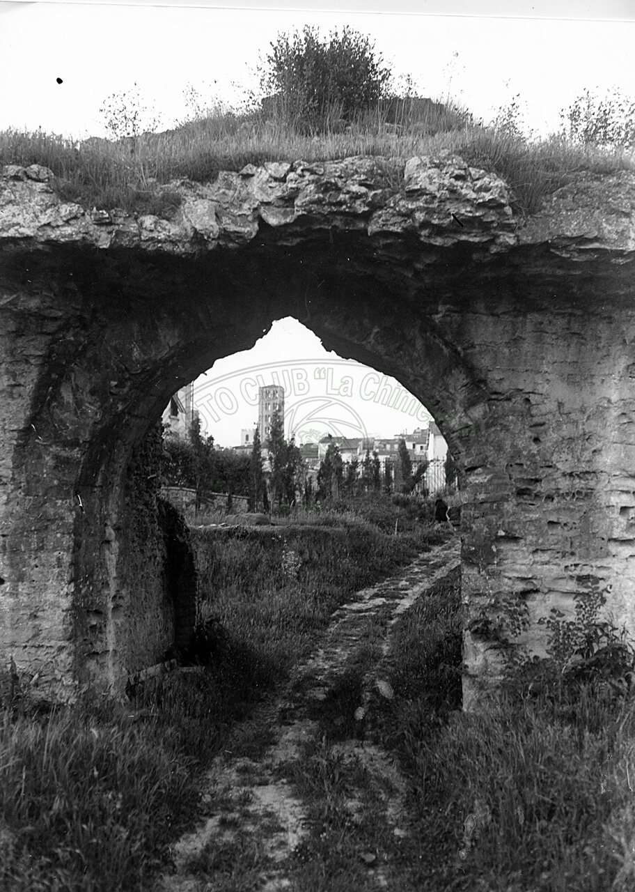 Un arco dell’Anfiteatro Romano