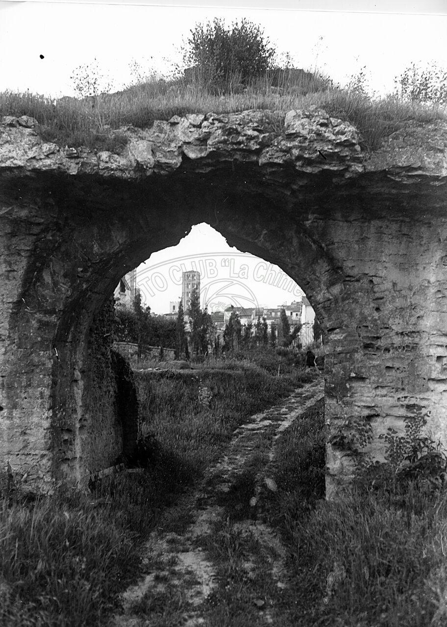 Un arco dell’Anfiteatro Romano