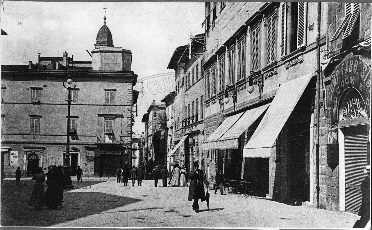 Il Caffè dei Costanti in Piazza S. Francesco (o Umberto I°)