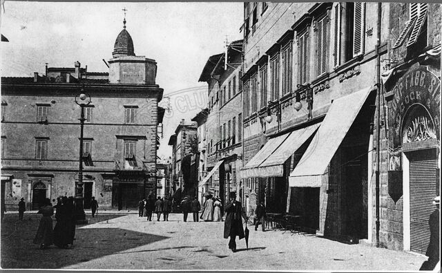 Il Caffè dei Costanti in Piazza S. Francesco (o Umberto I)