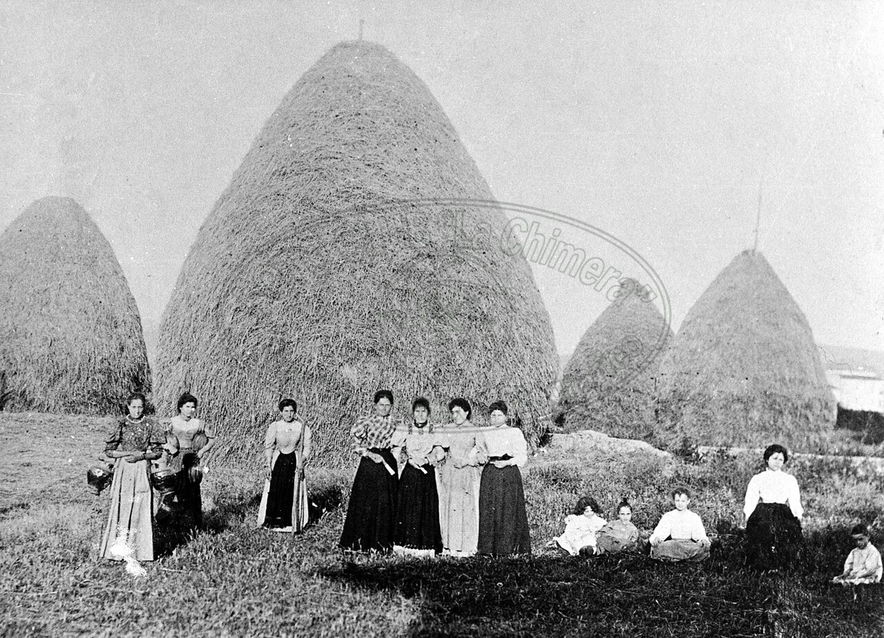 Donne e pagliai in Valdichiana