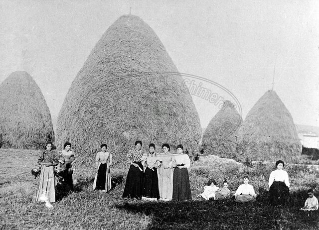 Donne e pagliai in Valdichiana