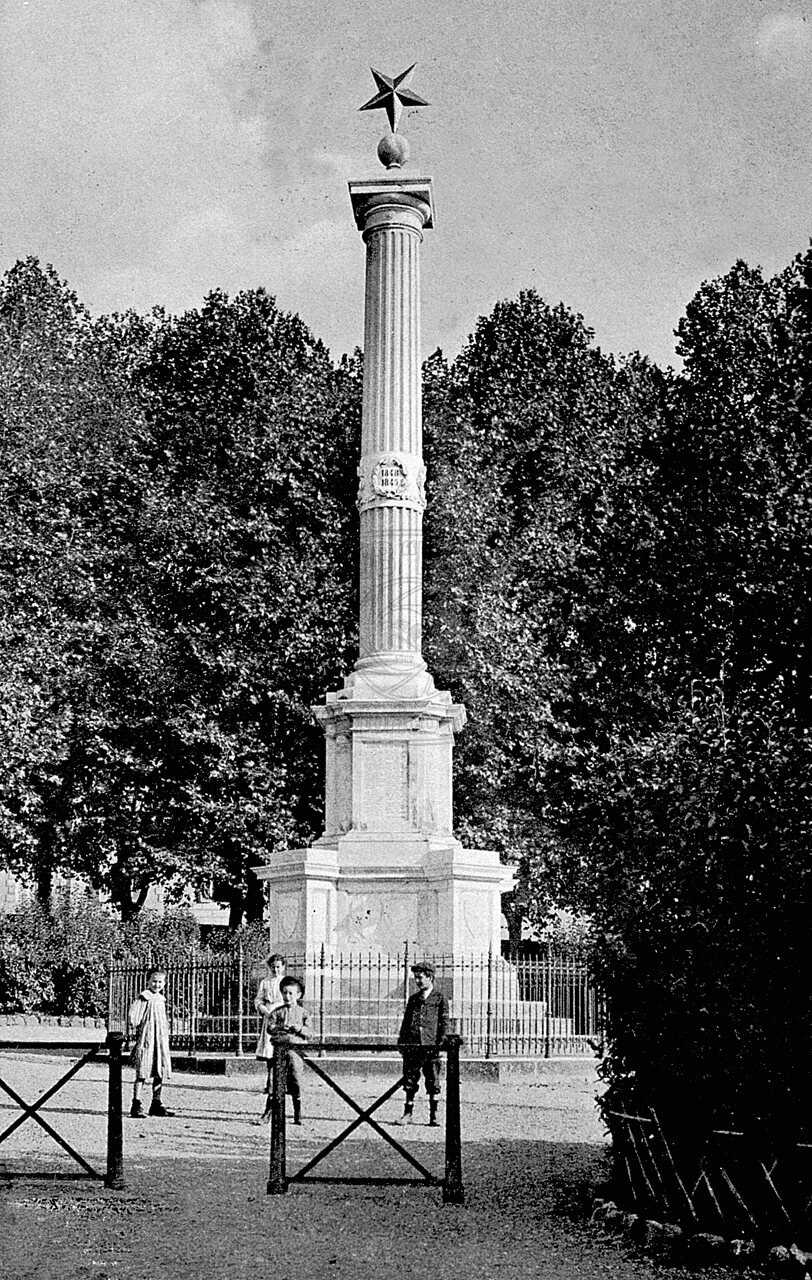 Monumento ai Caduti del Risorgimento in Piazza del Popolo