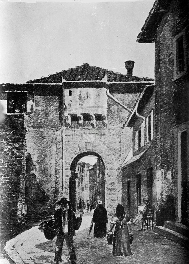 Porta Crucifera