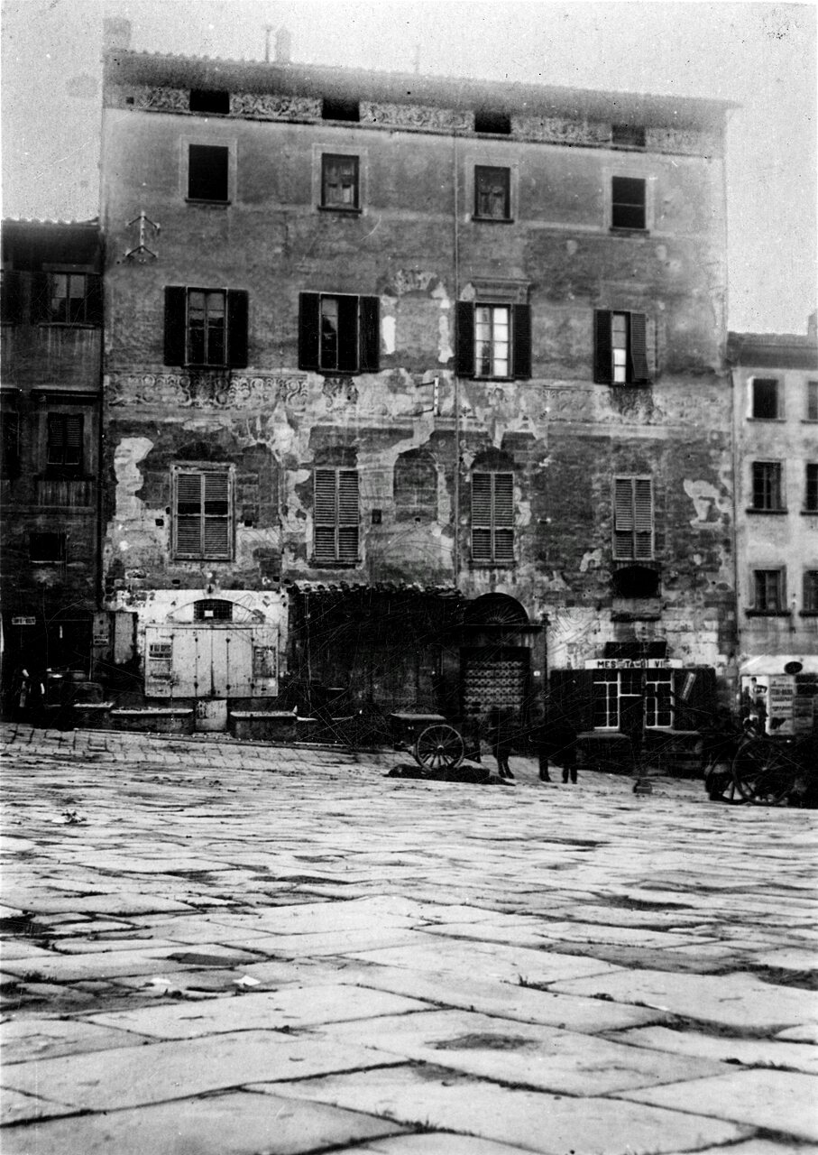 Palazzo Cofani in Piazza Grande (o Vasari)