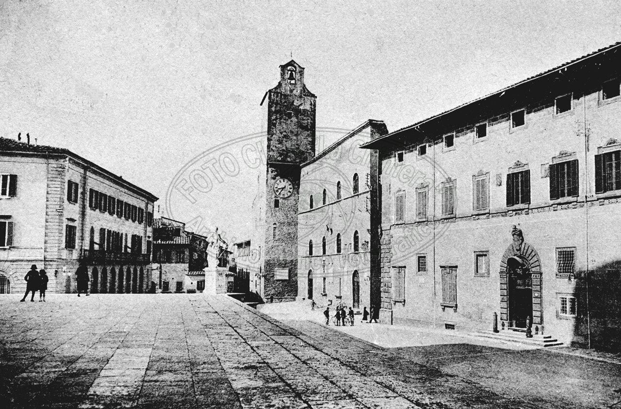 Piazza del Comune (dei Priori, della Libertà)