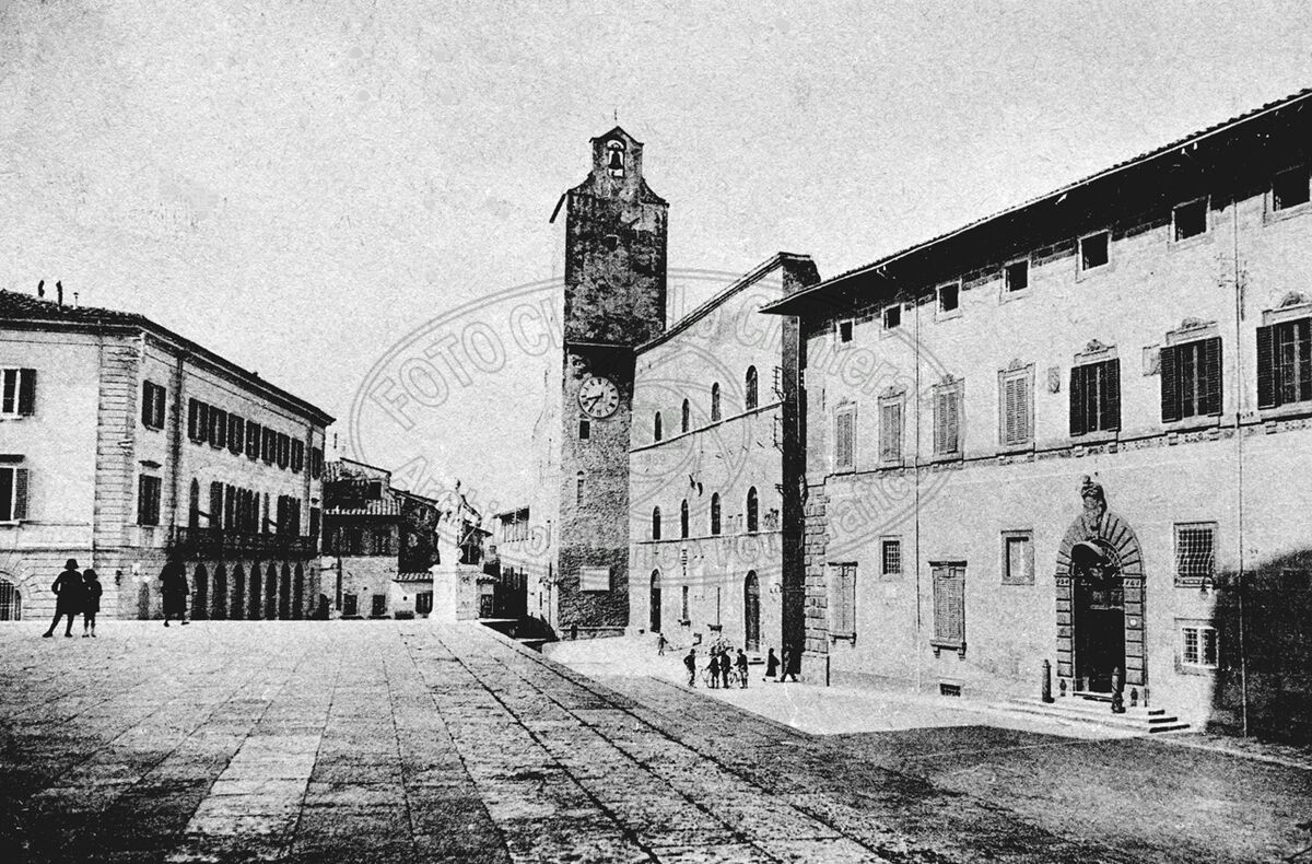 Piazza del Comune (dei Priori, della Libertà)