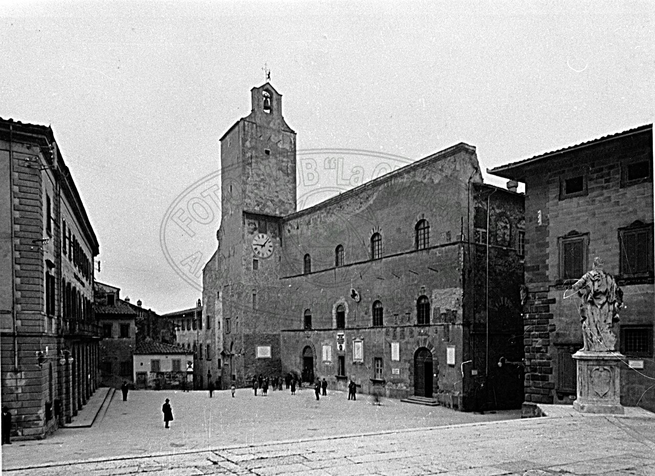 Piazza del Comune (dei Priori, della Libertà)