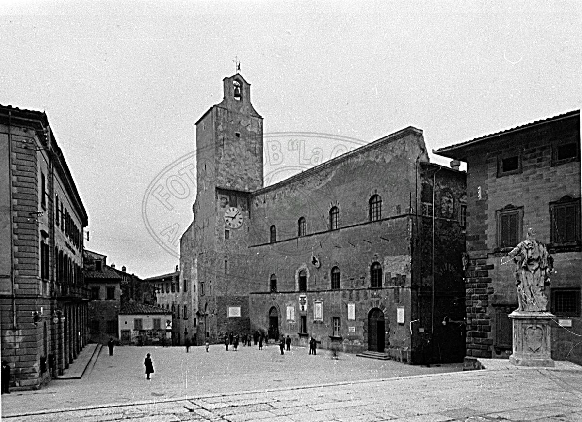 Piazza del Comune (dei Priori, della Libertà)