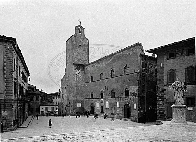 Piazza del Comune (dei Priori, della Libertà)