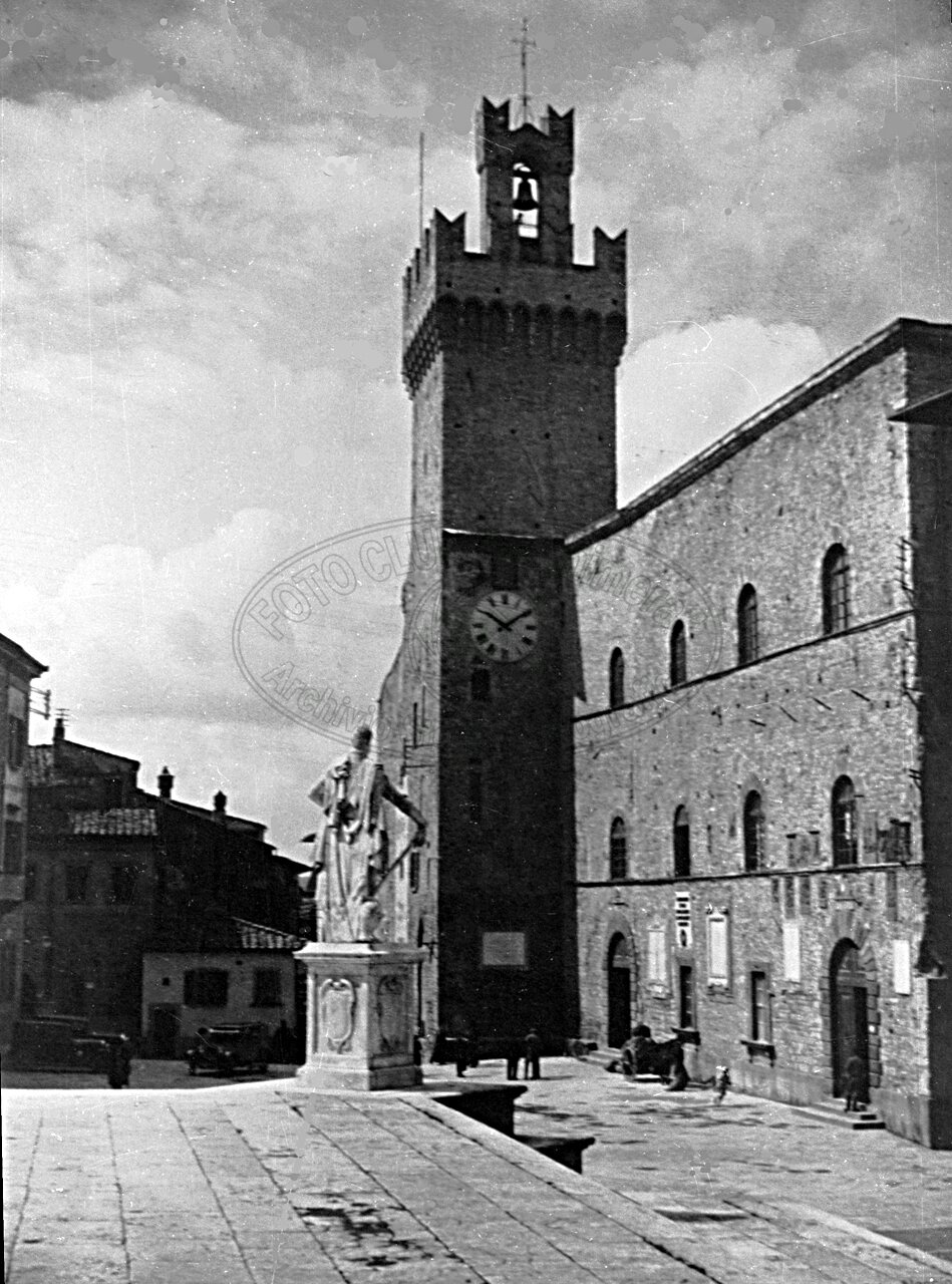 Piazza del Comune (dei Priori, della Libertà)