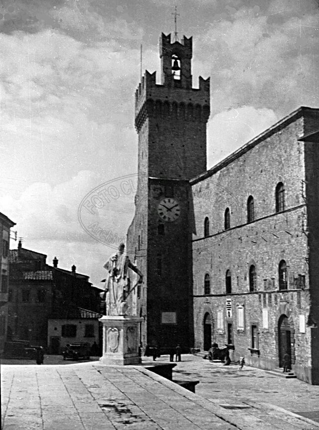 Piazza del Comune (dei Priori, della Libertà)