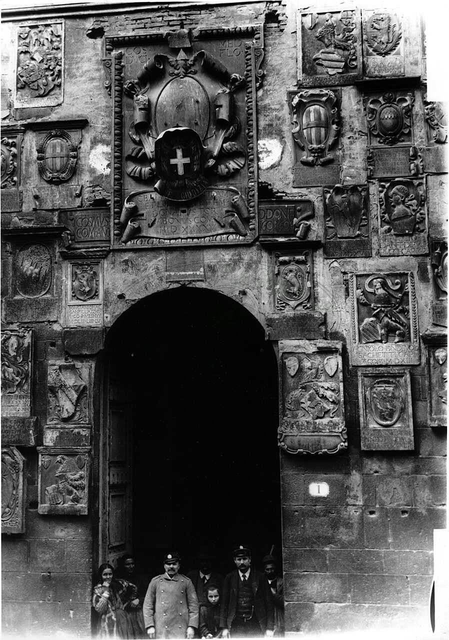 Ingresso del Palazzo Pretorio in Via dei Pileati