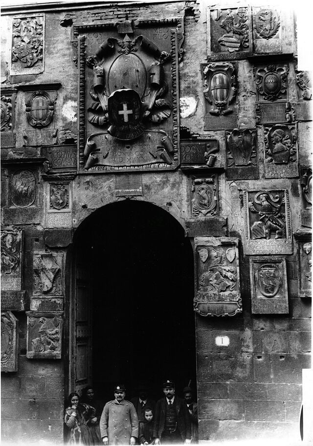 Ingresso del Palazzo Pretorio in Via dei Pileati