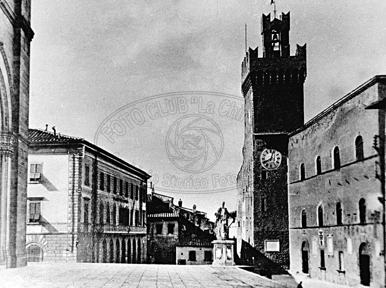 Piazza del Comune (dei Priori, della Libertà)