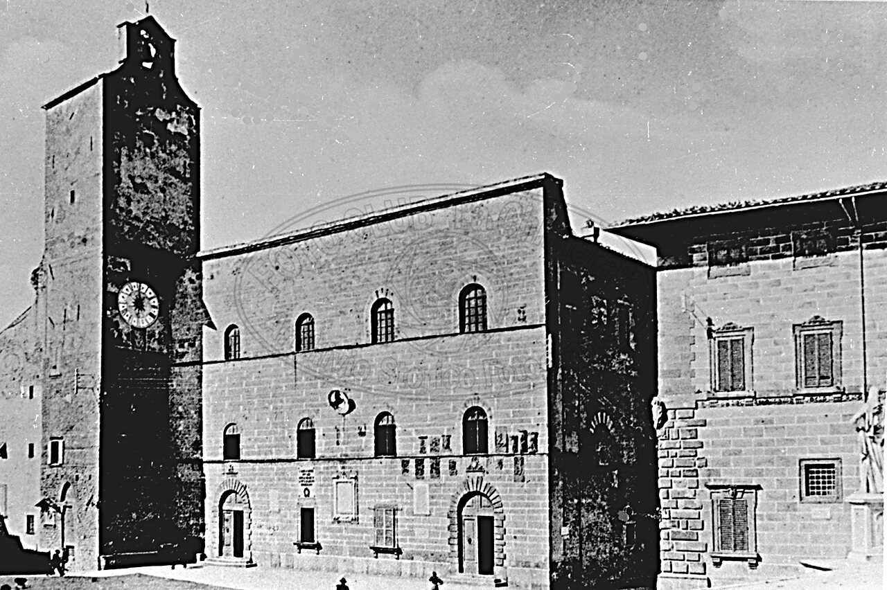 Piazza del Comune (dei Priori, della Libertà)