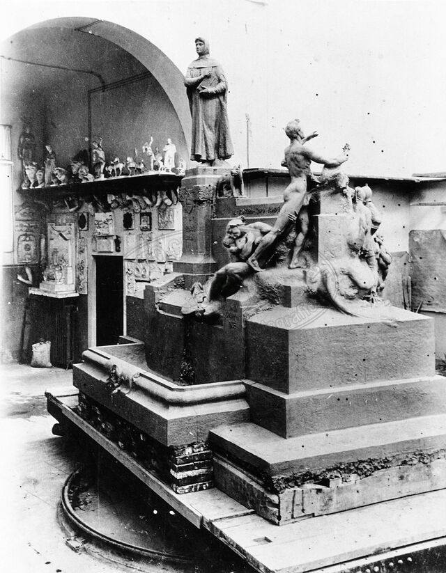 Modello in gesso del monumento a Petrarca