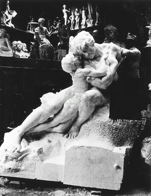 Calco in gesso del monumento a Petrarca