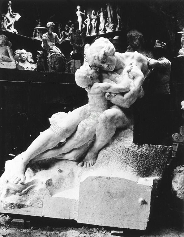 Calco in gesso del monumento a Petrarca