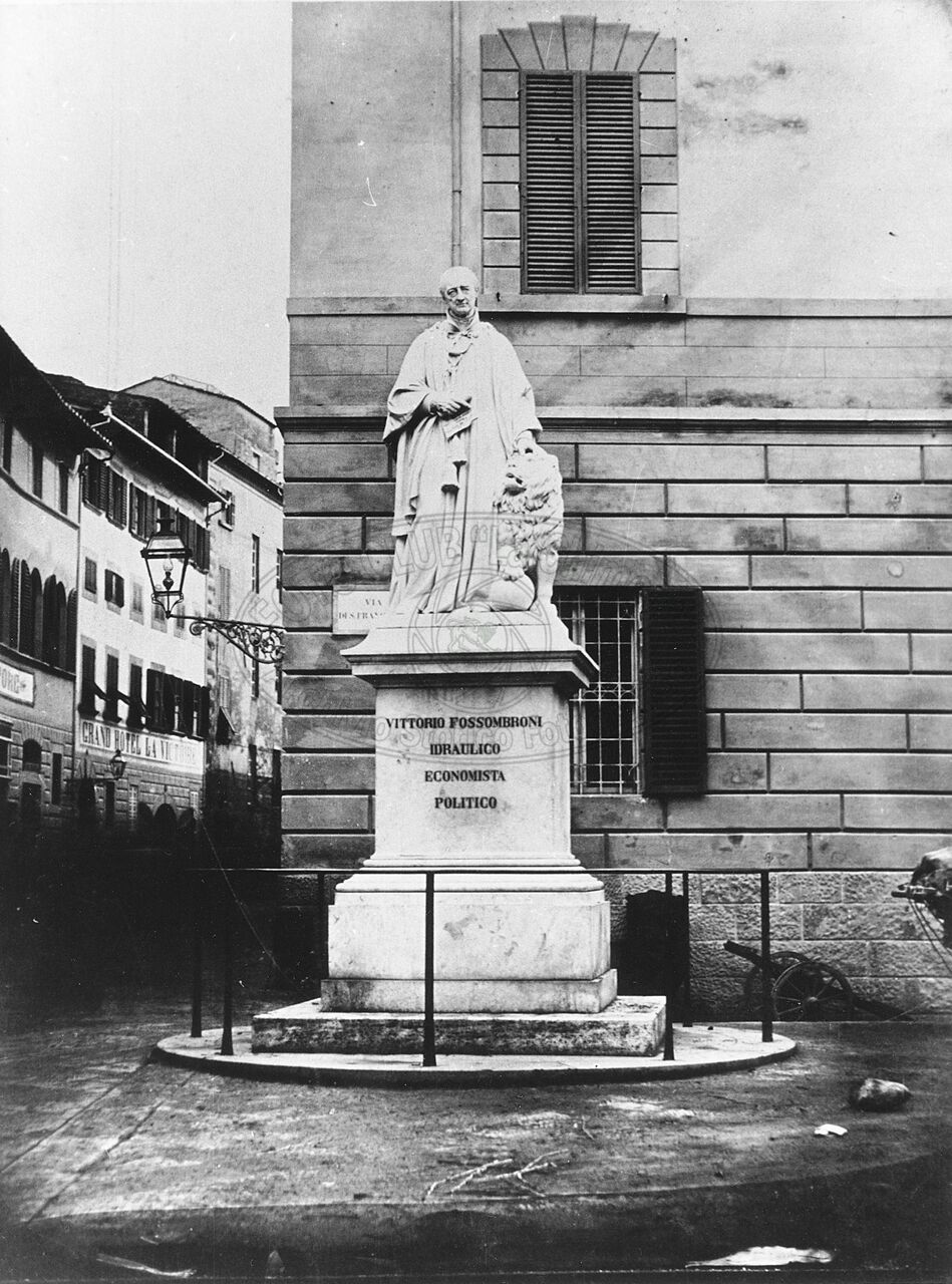 Monumento a Vittorio Fossombroni in Piazza S. Francesco (o Umberto I)