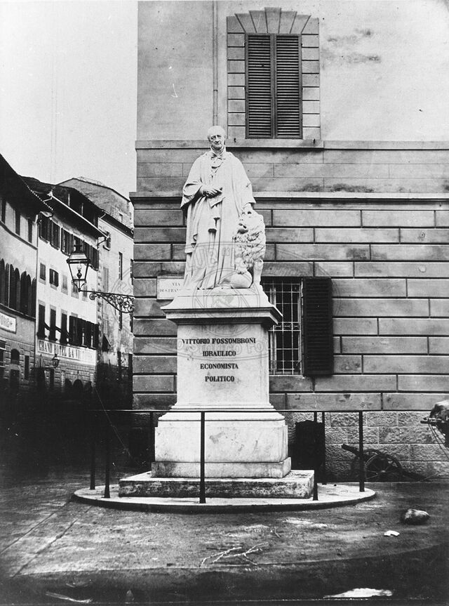Monumento a Vittorio Fossombroni in Piazza S. Francesco (o Umberto I)