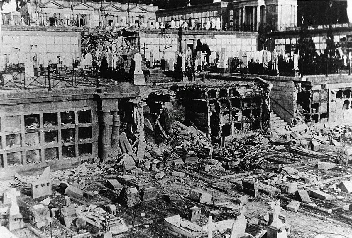 Bombe sul Cimitero Monumentale