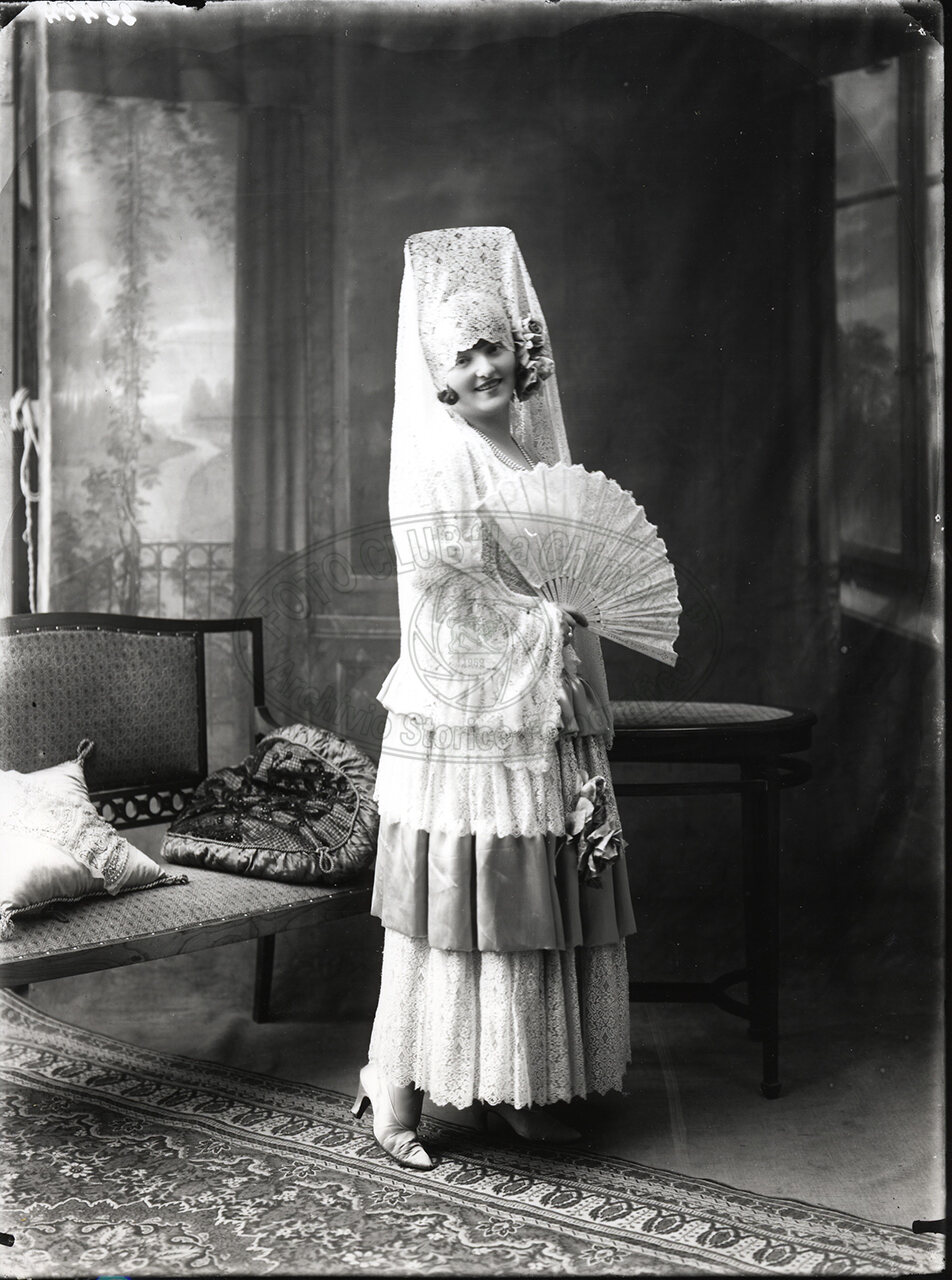 Ritratto Di Donna In Costume Andaluso