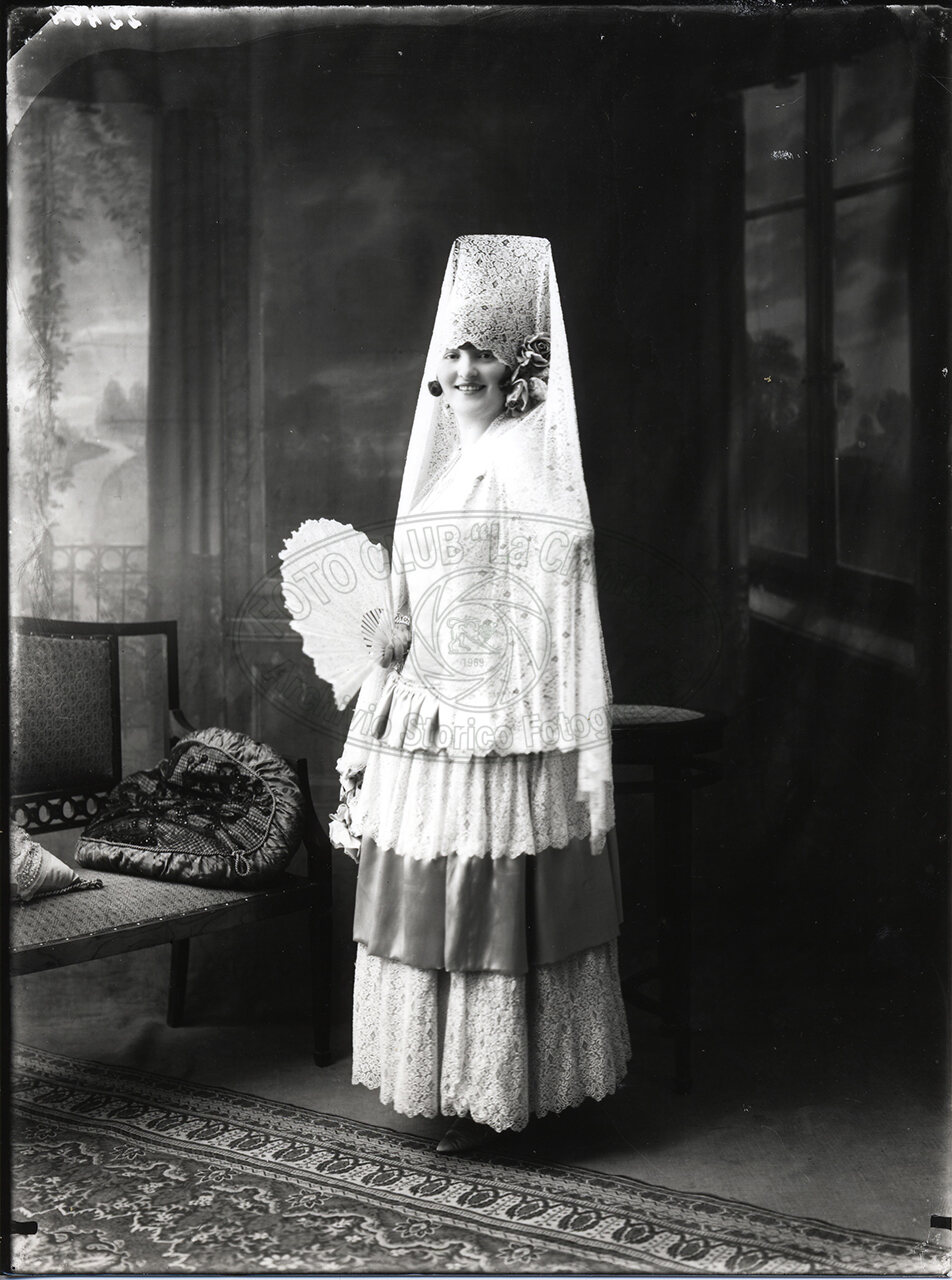 Ritratto Di Donna In Costume Andaluso