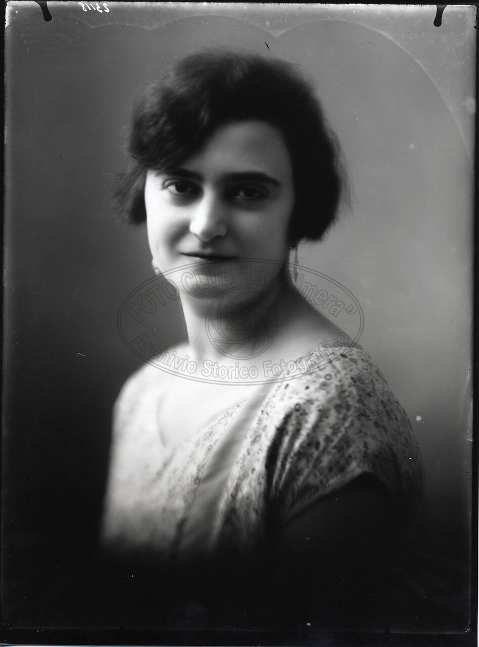 Ritratto Di Donna