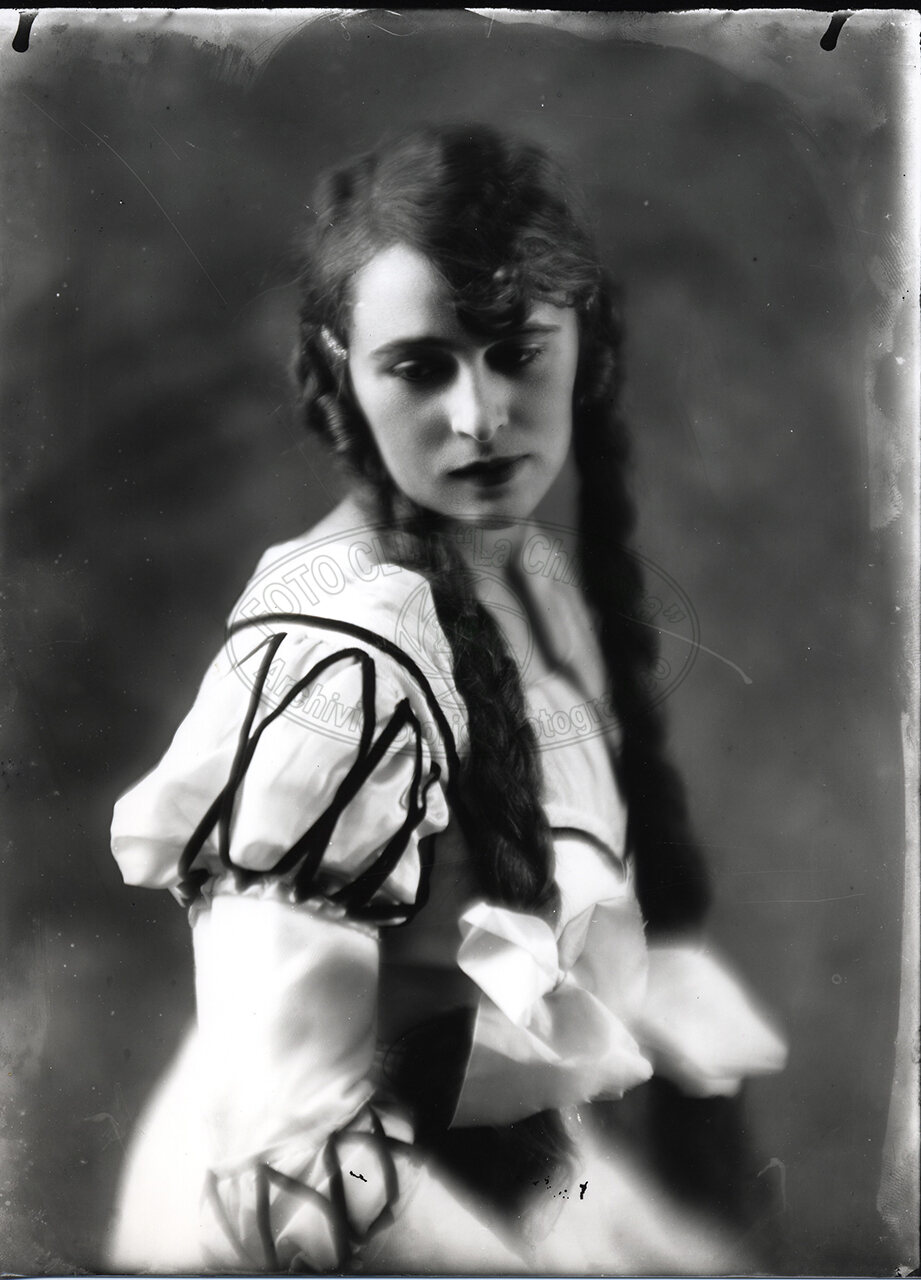 Ritratto Di Donna