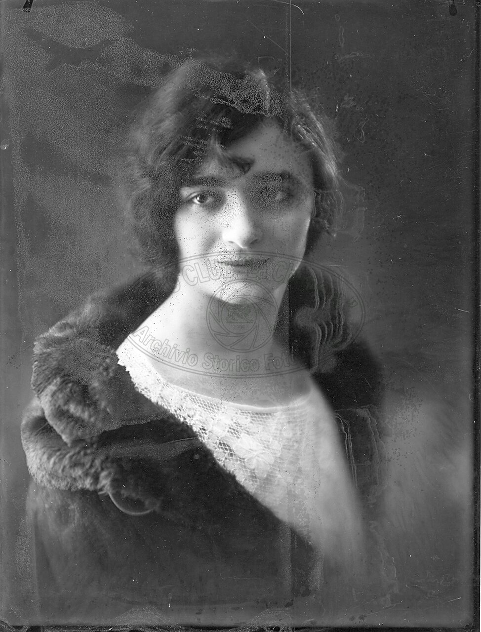 Ritratto Di Donna