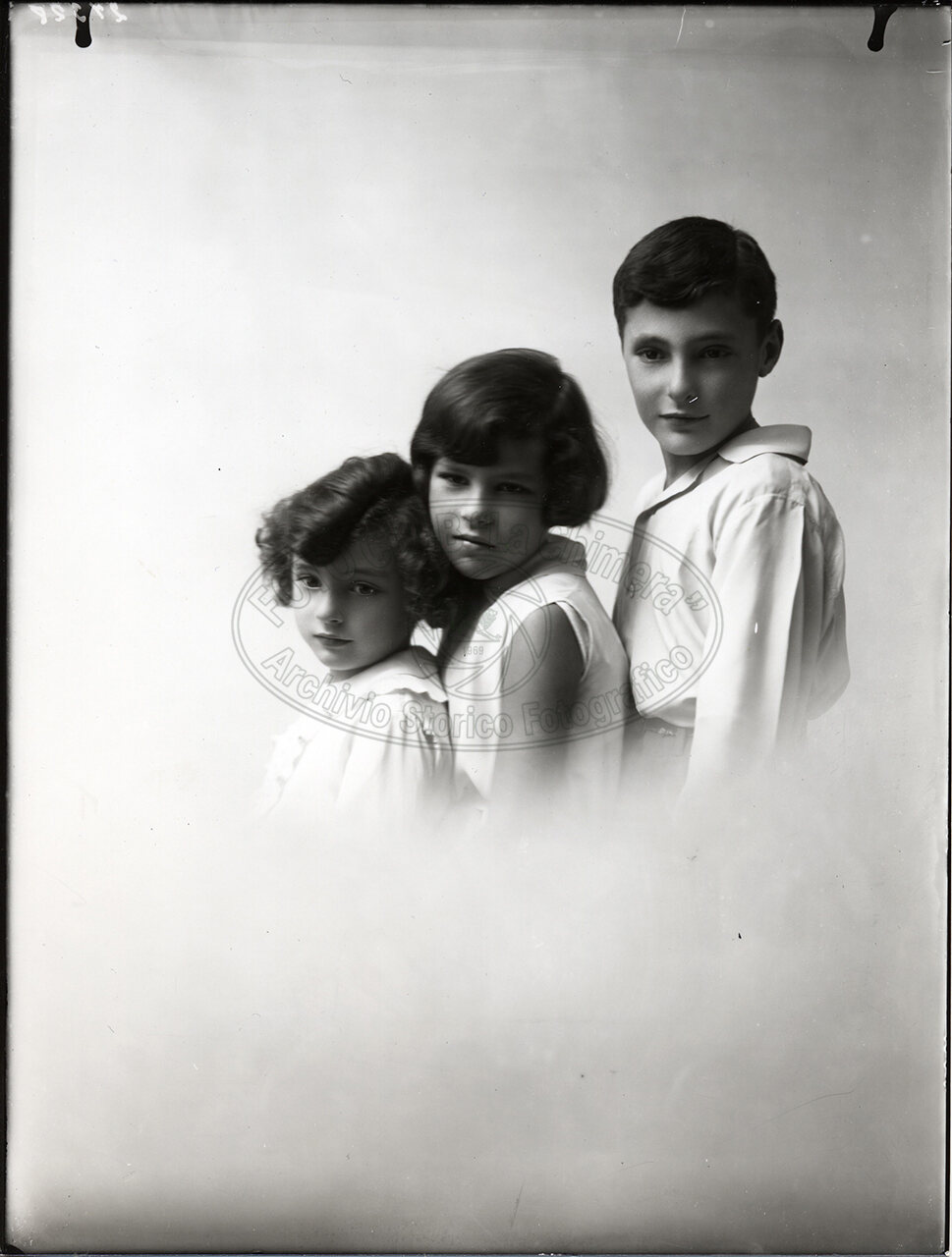 Ritratto Di Tre Fratelli
