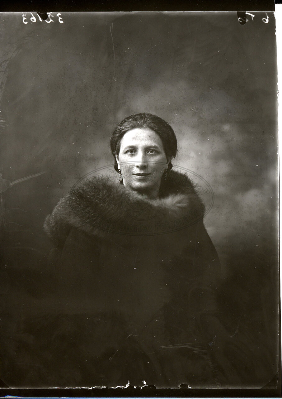 Ritratto Di Donna