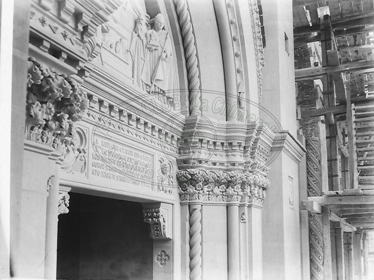 Arezzo Cattedrale Facciata Dettaglio Portale Sinistro